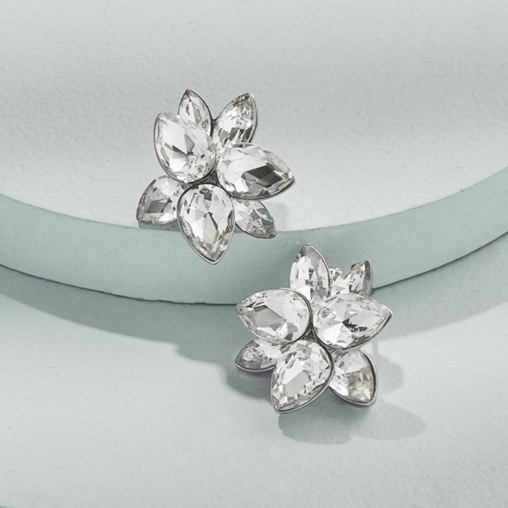 Olive + Piper Versailles Stud Earrings